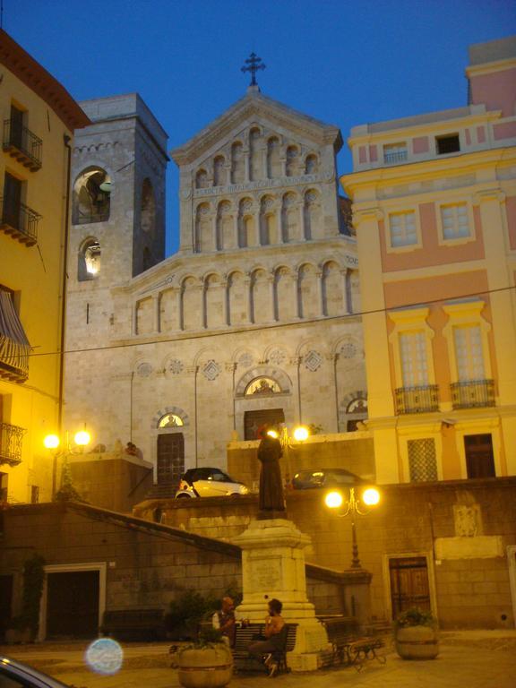Ad Villanova Cagliari Bagian luar foto