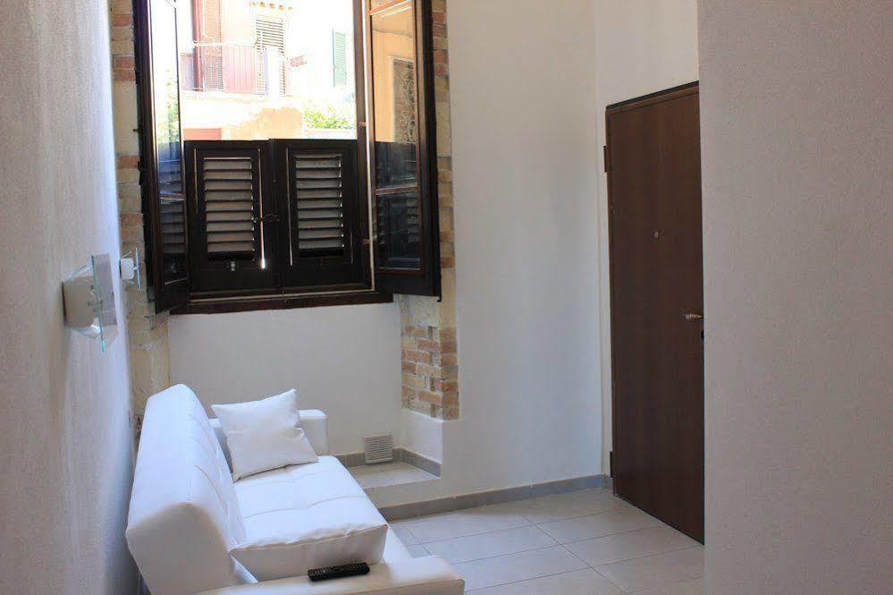 Ad Villanova Cagliari Bagian luar foto